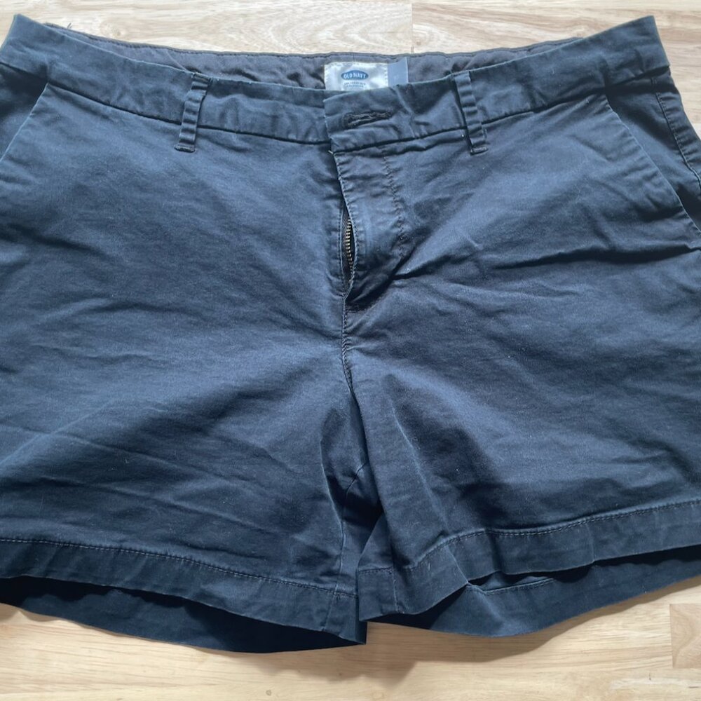 Black Old Navy shorts